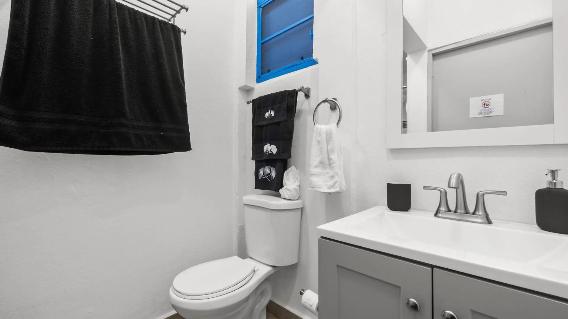 Artistic One-Bedroom Garden Apartment In Sj Mm9 San Juan