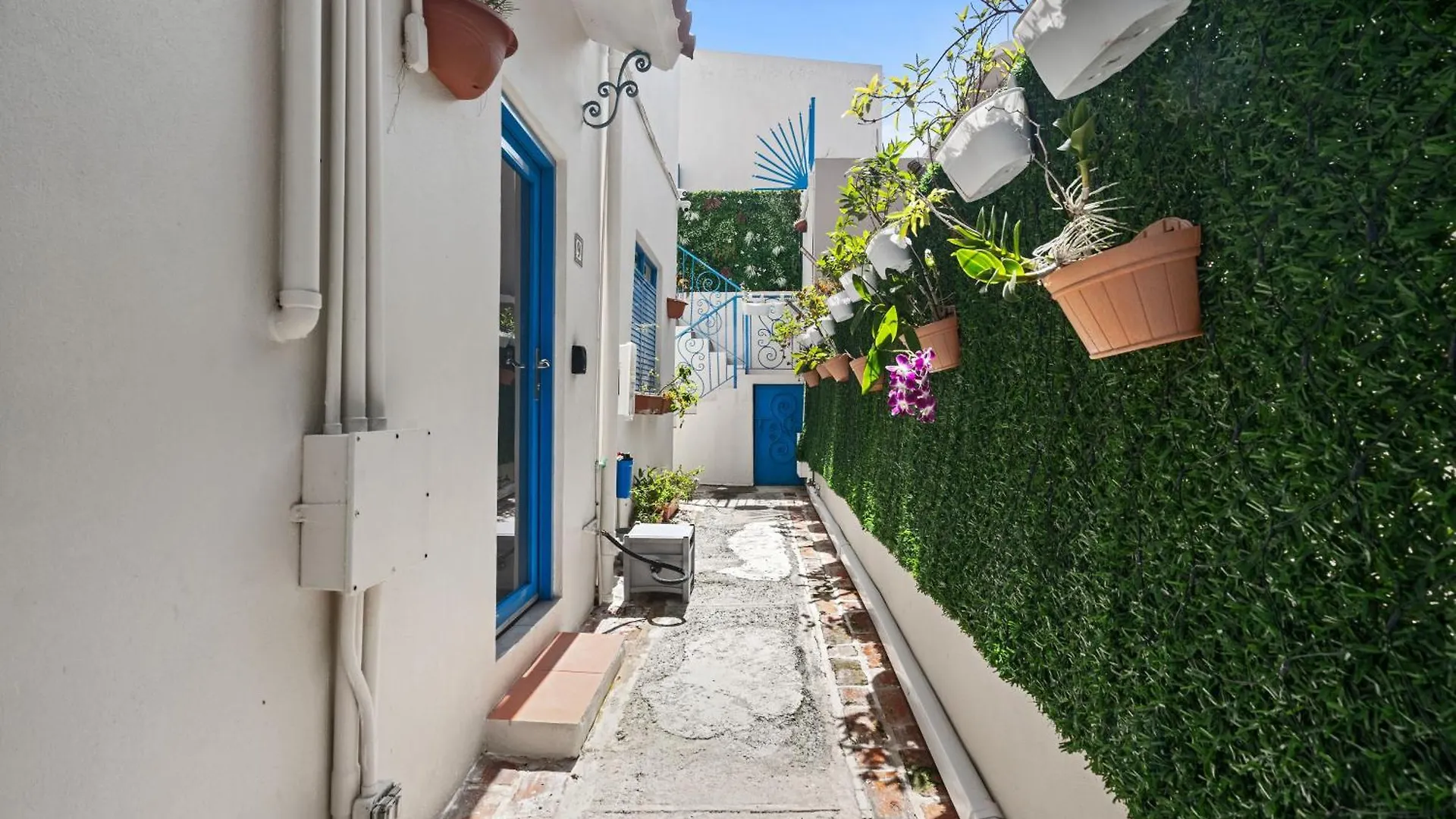 Artistic One-Bedroom Garden Apartment In Sj Mm9 San Juan