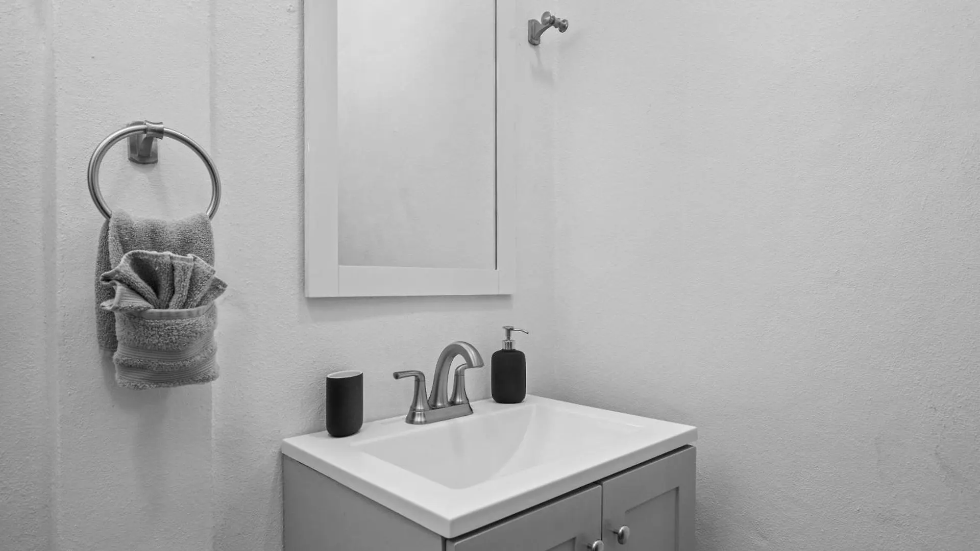 Artistic One-Bedroom Garden Apartment In Sj Mm9 San Juan