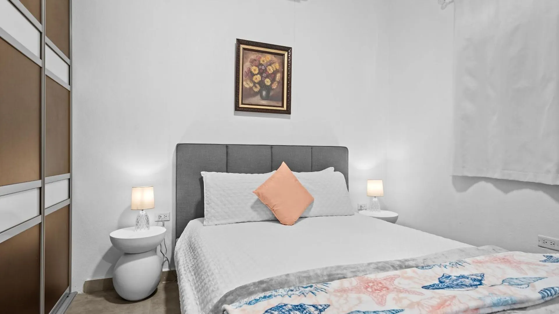 Artistic One-Bedroom Garden Apartment In Sj Mm9 San Juan
