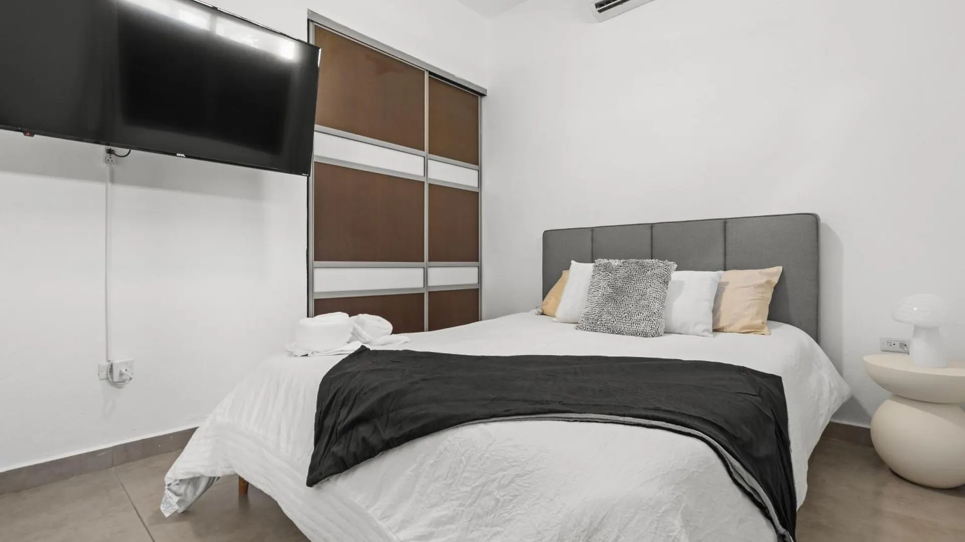 Artistic One-Bedroom Garden Apartment In Sj Mm9 Σαν Χουάν