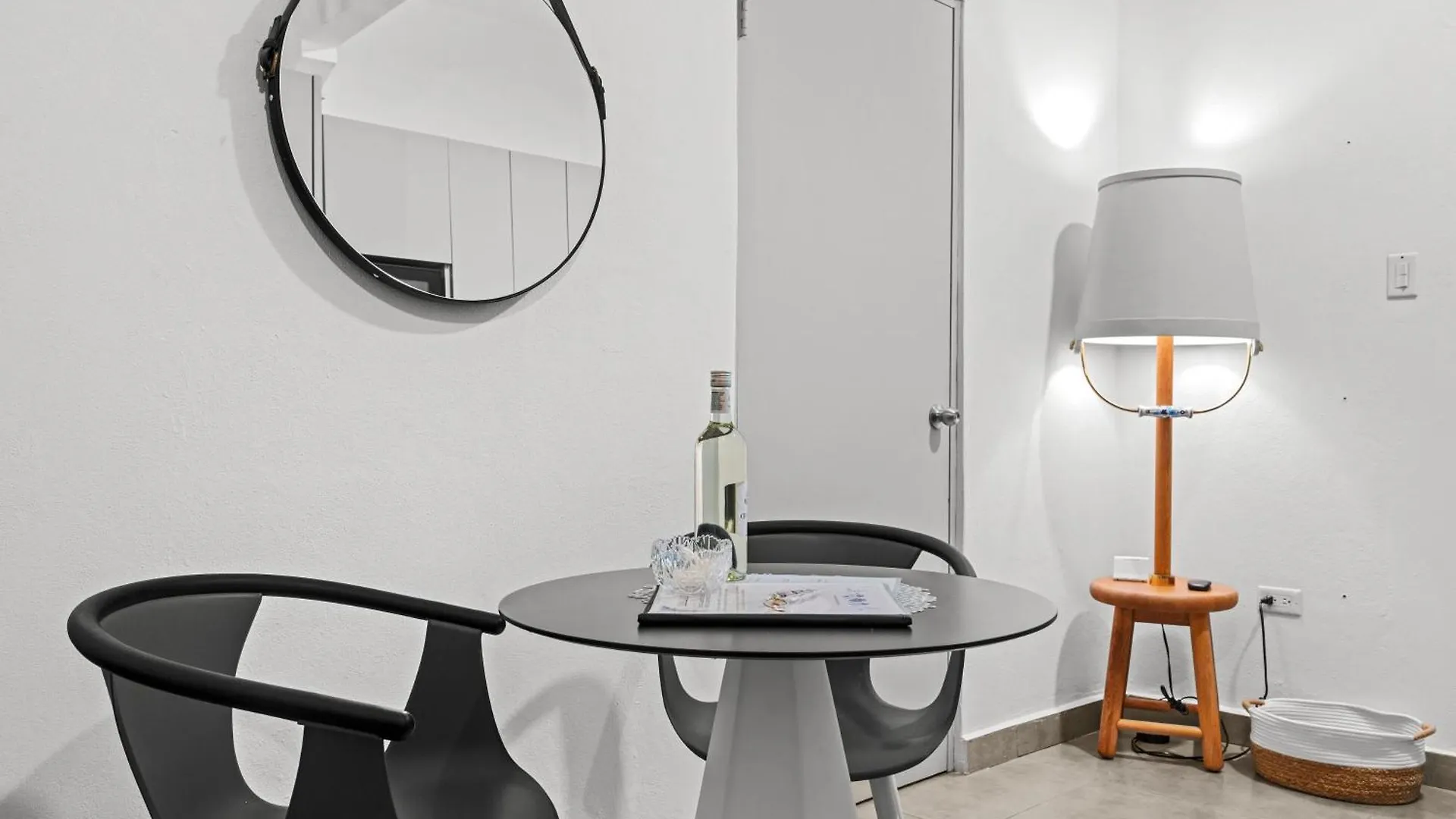 Artistic One-Bedroom Garden Apartment In Sj Mm9 Σαν Χουάν